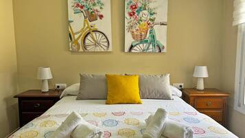 4 slaapkamers, een strijkplank/strijkijzer, gratis wifi, beddengoed