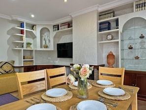 Dining - Villa Victoria - Ole Solutions (Puerto de Santa María)