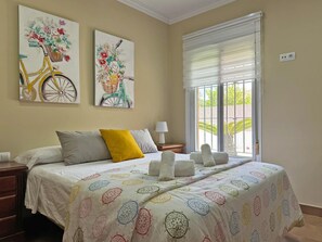 4 bedrooms, iron/ironing board, free WiFi, bed sheets