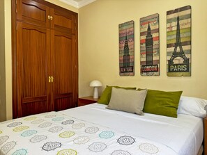 4 bedrooms, iron/ironing board, free WiFi, bed sheets