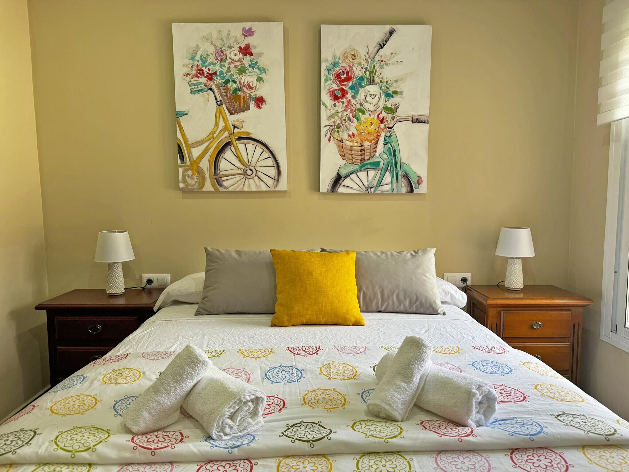 4 chambres, fer et planche à repasser, Wi-Fi gratuit, draps fournis