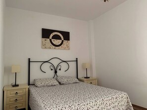 3 habitaciones, tabla de planchar con plancha y wifi gratis 