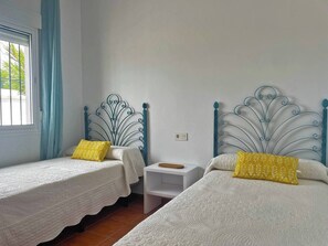 2 soverom, strykejern/-brett, wi-fi (inkludert) og sengetøy