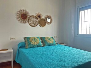 2 chambres, fer et planche à repasser, Wi-Fi gratuit, draps fournis