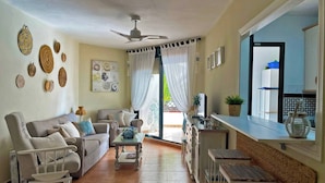 A living room with a sofa, coffee table, and a TV stand. - Zahara Paradise - Ole Solutions (Zahara de los Atunes)