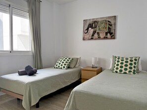 2 dormitorios, tabla de planchar con plancha, wifi gratis y ropa de cama