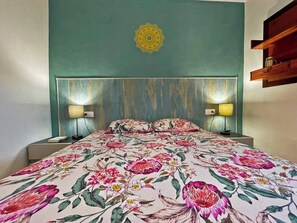 2 bedrooms, iron/ironing board, free WiFi, bed sheets