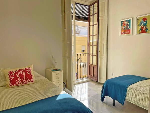 2 slaapkamers, een strijkplank/strijkijzer, gratis wifi, beddengoed