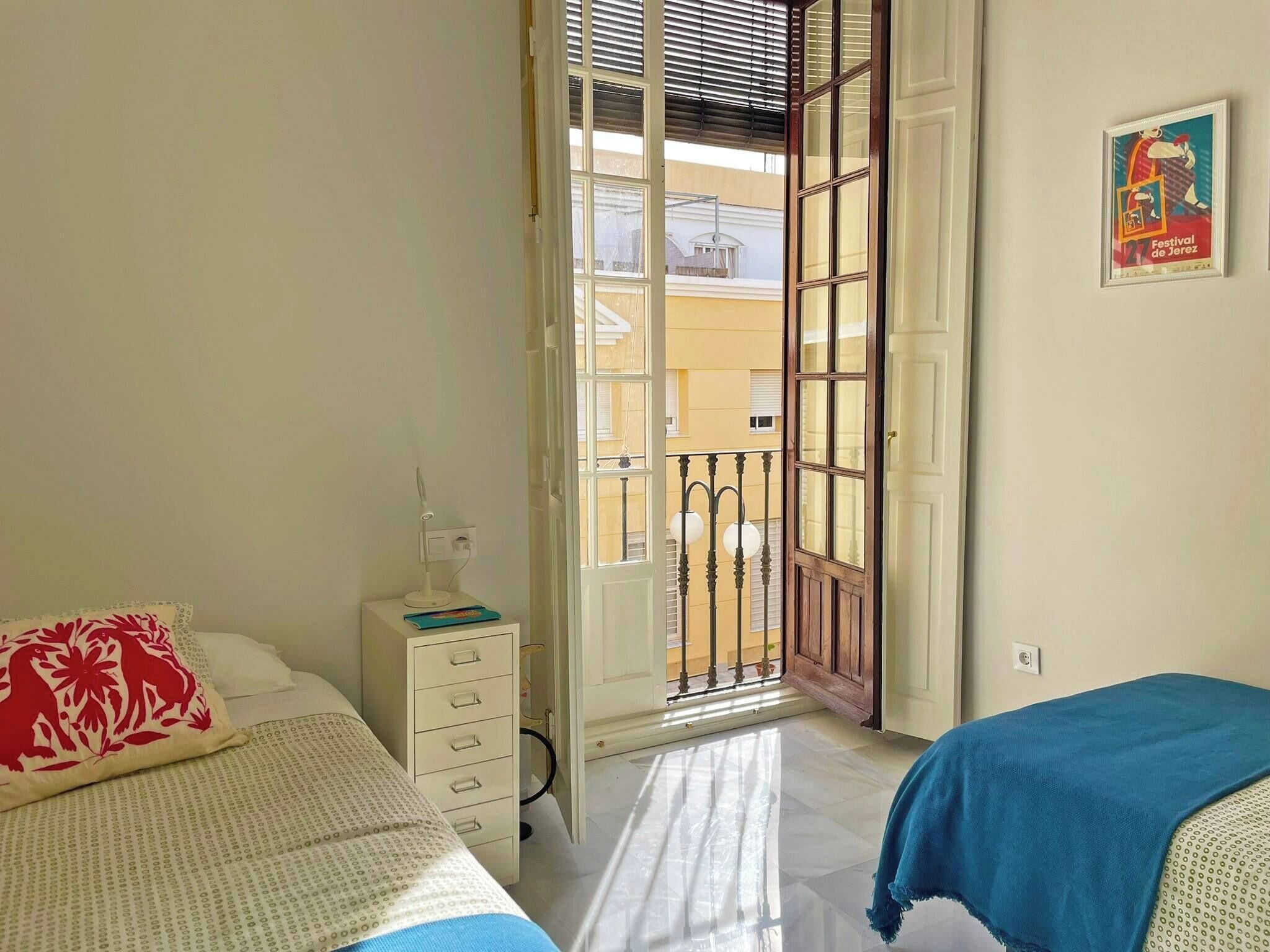 2 chambres, fer et planche à repasser, Wi-Fi gratuit, draps fournis