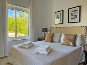 3 makuuhuonetta, silitysrauta/-lauta, ilmainen Wi-Fi, vuodevaatteet