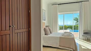 3 slaapkamers, een strijkplank/strijkijzer, gratis wifi, beddengoed