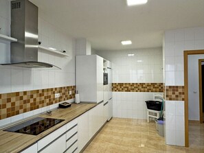 Frigorífic, microones, forn i cafetera i tetera