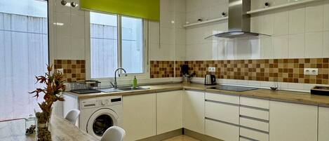 Fridge, microwave, oven, coffee/tea maker
