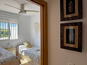 3 chambres, fer et planche à repasser, Wi-Fi gratuit, draps fournis