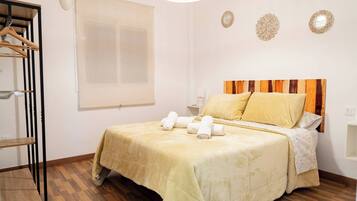 3 slaapkamers, een strijkplank/strijkijzer, reisbedje, gratis wifi