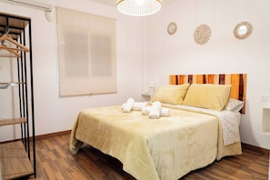 3 habitaciones, tabla de planchar con plancha y cuna de viaje 