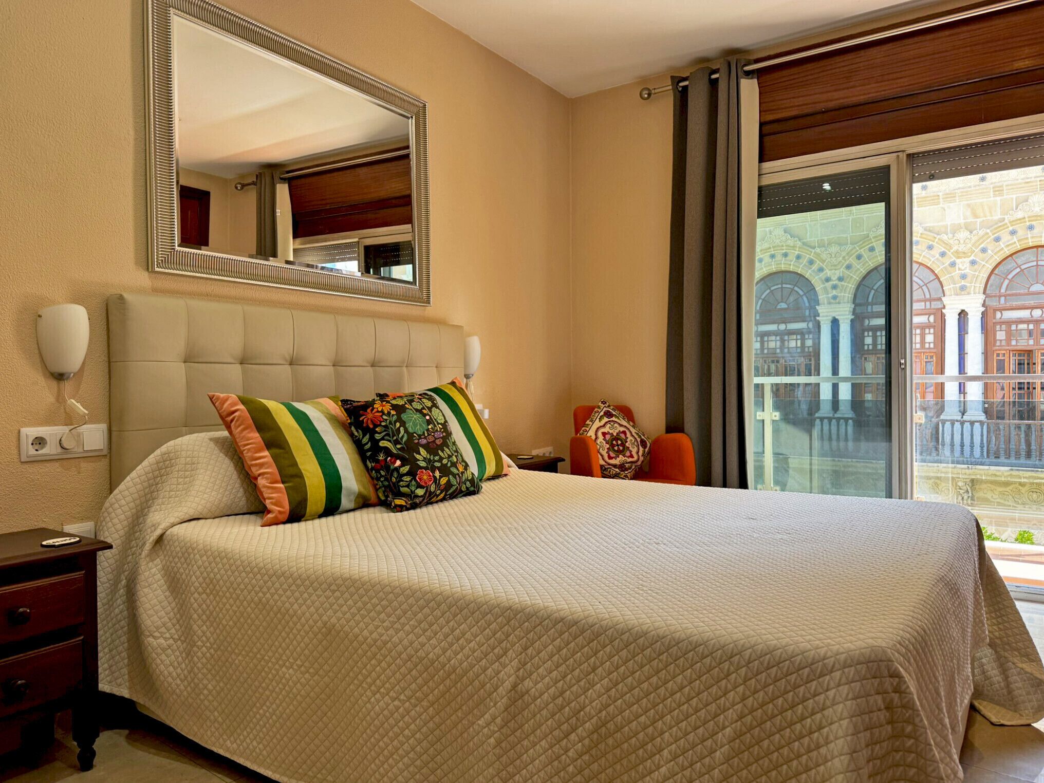 3 slaapkamers, een strijkplank/strijkijzer, gratis wifi, beddengoed