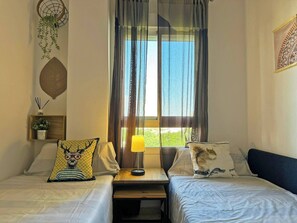 2 bedrooms, iron/ironing board, free WiFi, bed sheets