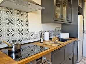 Fridge, microwave, oven, stovetop - Apartamento Santiago - Ole Solutions (Jerez de la Frontera)