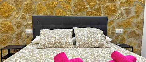 2 bedrooms, iron/ironing board, free WiFi, bed sheets