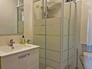 Dutxa, assecador de cabells, tovalloles i sabó 