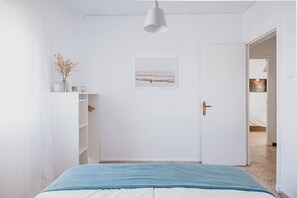 2 bedrooms, iron/ironing board, free WiFi, bed sheets