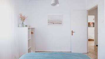 2 slaapkamers, een strijkplank/strijkijzer, gratis wifi, beddengoed
