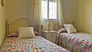 4 bedrooms, iron/ironing board, free WiFi, bed sheets