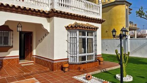 Exterior detail - Casa Los Henke - Ole Solutions (Puerto de Santa María)