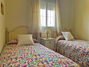 4 chambres, fer et planche à repasser, Wi-Fi gratuit, draps fournis