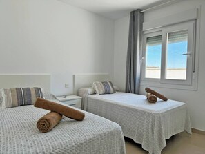 4 bedrooms, iron/ironing board, free WiFi, bed sheets