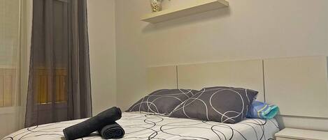 3 makuuhuonetta, silitysrauta/-lauta, ilmainen Wi-Fi, vuodevaatteet