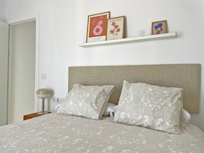 2 chambres, fer et planche à repasser, Wi-Fi gratuit, draps fournis