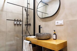 Shower, hair dryer, towels, soap - Apartamento Chanca - Ole Solutions (Puerto de Santa María)