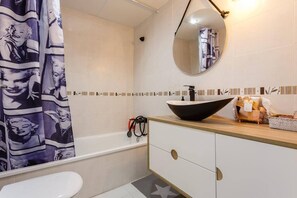 Hair dryer, towels, soap, shampoo - Apartamento El Mercado - Ole Solutions (Jerez de la Frontera)