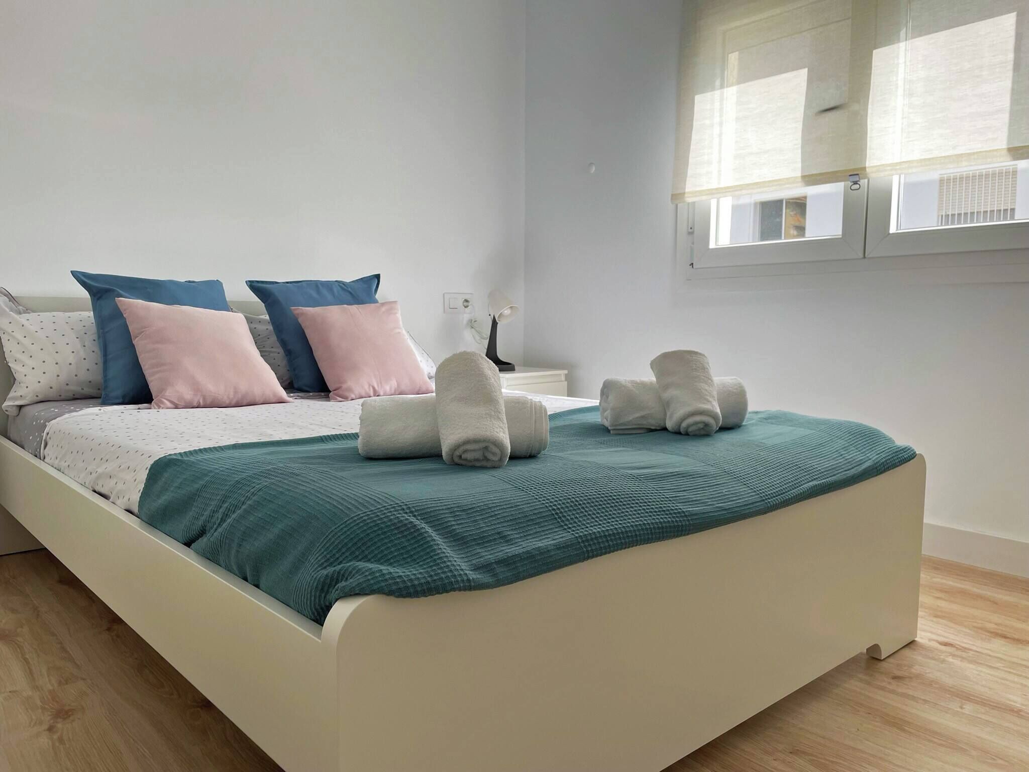 3 slaapkamers, een strijkplank/strijkijzer, gratis wifi, beddengoed