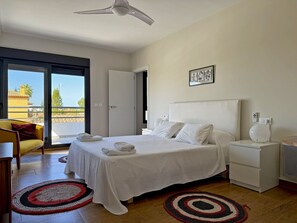 4 chambres, fer et planche à repasser, Wi-Fi gratuit, draps fournis