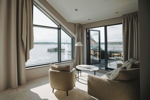 Season Suite | Living area | 50-inch flat-screen TV with cable channels, heated floors