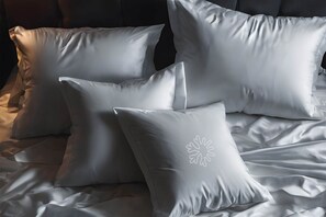 2 bedrooms, premium bedding, down comforters, memory foam beds
