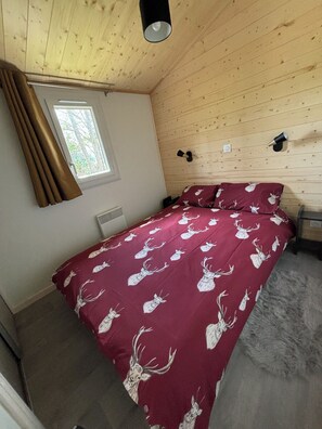 3 bedrooms, WiFi - Chalet with private garden in the heart of nature, a few metres from the slopes (Saint-Léger-les-Mélèzes)