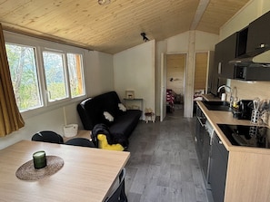 Living area - Chalet with private garden in the heart of nature, a few metres from the slopes (Saint-Léger-les-Mélèzes)