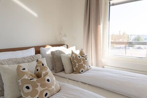 2 habitaciones, escritorio, tabla de planchar con plancha y wifi gratis 