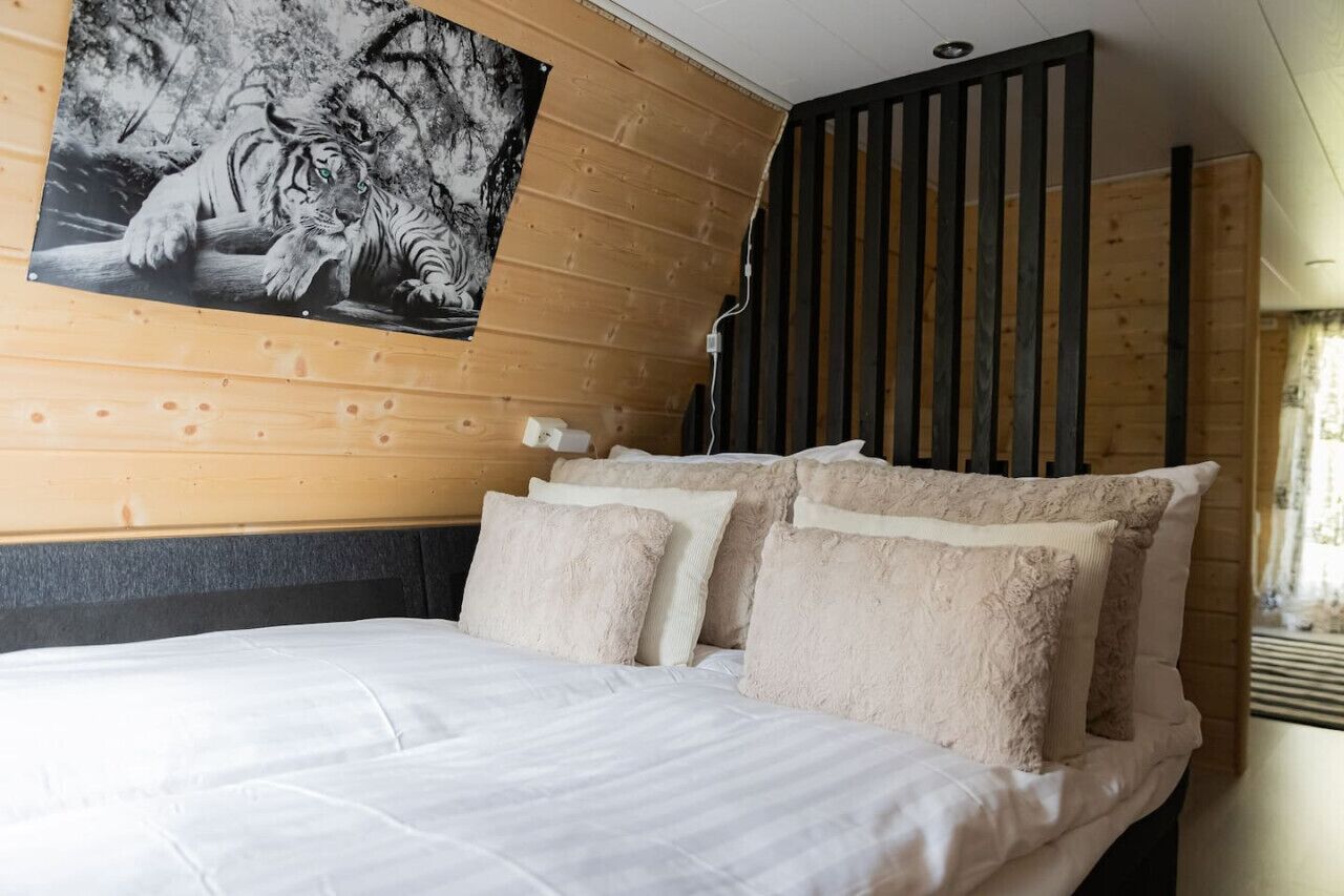 2 bedrooms, desk, free WiFi, bed sheets