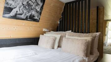 2 bedrooms, desk, free WiFi, bed sheets