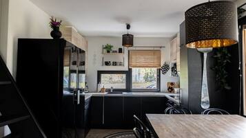 Fridge, microwave, oven, stovetop