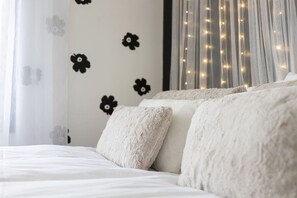 2 bedrooms, desk, free WiFi, bed sheets