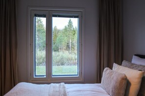 4 bedrooms, free WiFi, bed sheets