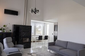 Smart TV - Aurora Villa with Jacuzzi by BookLapland (Rovaniemi)