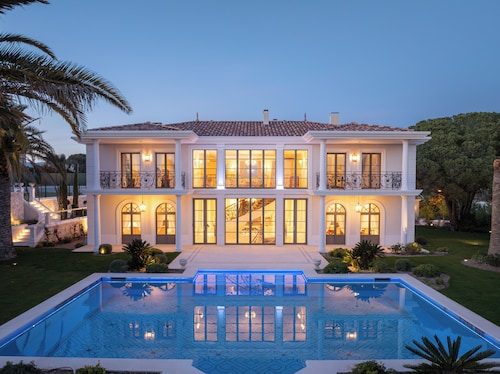 Exceptional Villa in Cannes: Swimming pool, Mediterranean views and top-of-the-range services
