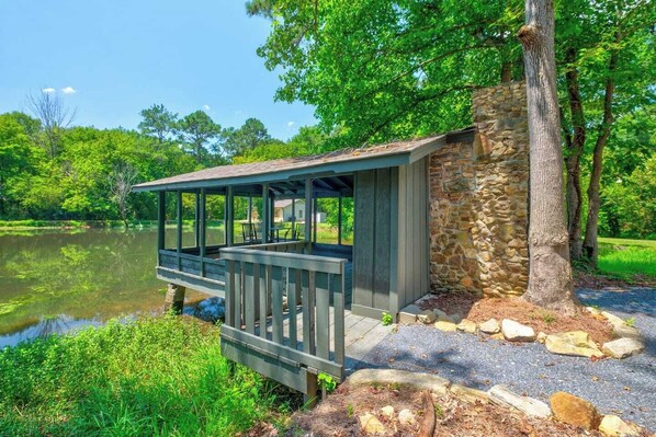 المنطقة المحيطة بالمنشأة